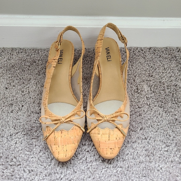 SALE!! Vaneli Ardee Heel - Picture 2 of 10